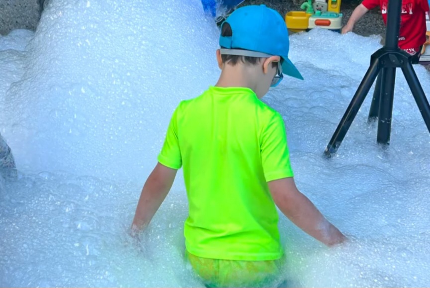 Waterplay Days at Temple Sinai Camp